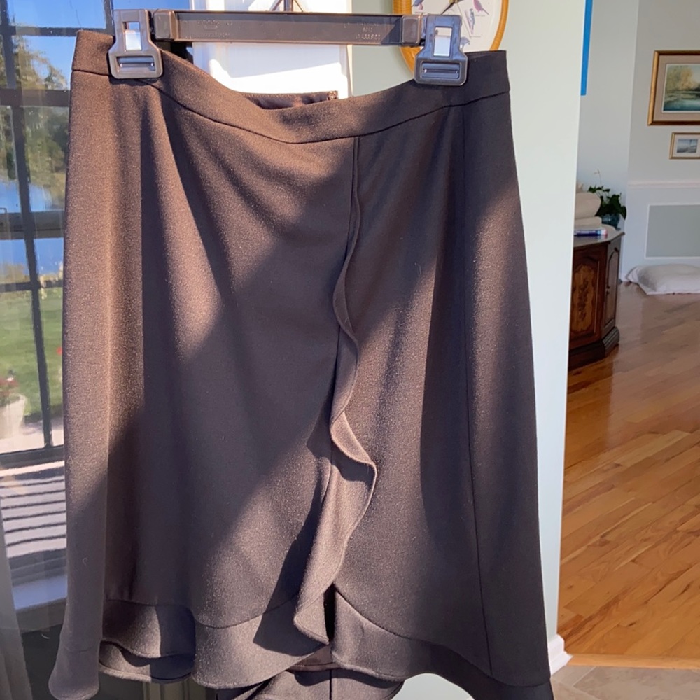 Tahari size 10 black skirt